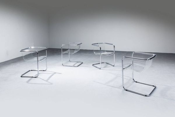 C2 : Quattro sedie con struttura in tubolare d'acciaio  seduta in materiale plastico. Prod. C2 anni '70 cm 67 5x50x52  - Asta Design - Associazione Nazionale - Case d'Asta italiane