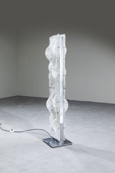 MAZZEGA : Lampada da terra con struttura in metallo cromato e diffusori in vetro. Prod. Mazzega anni '70  h cm 131 5x30x28  - Asta Design - Associazione Nazionale - Case d'Asta italiane