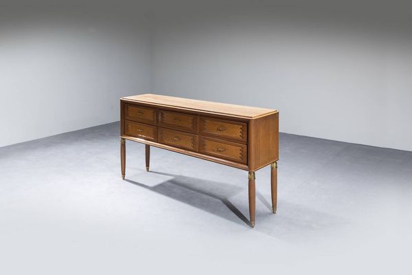 PRODUZIONE ITALIANA : Cassettiera in legno chiaro  piano in marmo  particolari in ottone. Anni '50 cm 89 5x167x41  Difetti  - Asta Design - Associazione Nazionale - Case d'Asta italiane