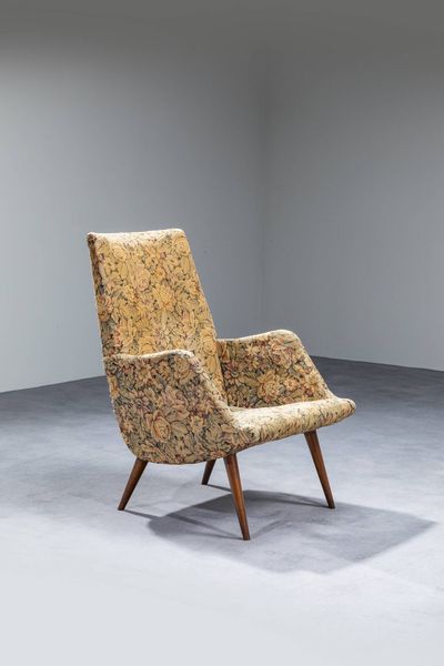 Carlo De Carli : Sostegni in legno e   tessuto  imbottito. Prod. Cassina 1955 cm 87x60x80 Bibl.: G. Bosoni  Made in Cassina  Milano  2008  pag. 165  Difetti  - Asta Design - Associazione Nazionale - Case d'Asta italiane