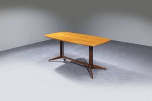 PRODUZIONE DANESE - Tavolo in legno con particolari in ottone.  Anni '60 cm 75x170x90