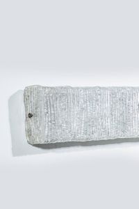 VENINI : Lampada a plafone con struttura in metallo verniciato ed elementi in vetro di Murano a corteccia. Prod. Venini anni '50 h cm 17x144x10  - Asta Design - Associazione Nazionale - Case d'Asta italiane