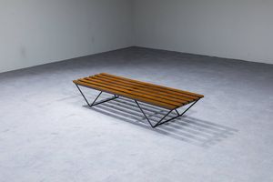 HARRY BERTOIA : Panca in legno  struttura in tondino di ferro.  Prod. Knoll anni '70 cm 17x150x46 5  - Asta Design - Associazione Nazionale - Case d'Asta italiane