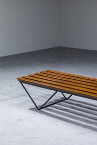 HARRY BERTOIA : Panca in legno  struttura in tondino di ferro.  Prod. Knoll anni '70 cm 17x150x46 5  - Asta Design - Associazione Nazionale - Case d'Asta italiane