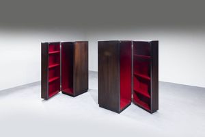 PRODUZIONE ITALIANA - Coppia di mobili portabiti in legno  interno rivestito in legno laminato rosso. Anni '70  cm 150x80x58