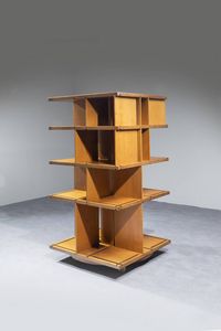 PRODUZIONE ITALIANA : Libreria girevole in legno. Anni '70 cm 166x85x85  - Asta Design - Associazione Nazionale - Case d'Asta italiane