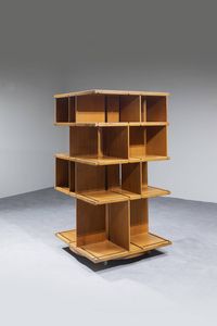 PRODUZIONE ITALIANA : Libreria girevole in legno. Anni '70 cm 166x85x85  - Asta Design - Associazione Nazionale - Case d'Asta italiane