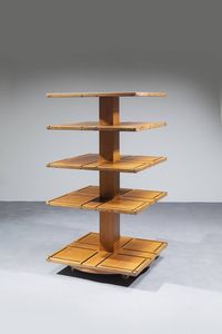 PRODUZIONE ITALIANA : Libreria girevole in legno. Anni '70 cm 166x85x85  - Asta Design - Associazione Nazionale - Case d'Asta italiane