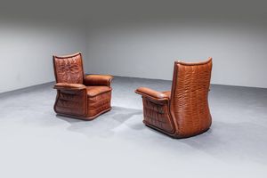 PRODUZIONE ITALIANA : Coppia di poltrone in pelle. Anni '70 cm 96x100x75  Difetti  - Asta Design - Associazione Nazionale - Case d'Asta italiane