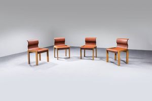SCARPA AFRA E TOBIA  nello stile di : Quattro sedie con struttura in legno  seduta in cuoio. Anni '70 cm 74x48x44  - Asta Design - Associazione Nazionale - Case d'Asta italiane