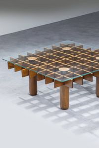 PRODUZIONE ITALIANA : Coppia di tavolini con struttura a doghe in legno  piano in vetro. Anni '70 cm 34 5x76x76  - Asta Design - Associazione Nazionale - Case d'Asta italiane