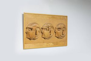 EMILIO ALBERTI - Pannello in legno con tre profili in bassorilievo.  Firmato  datato al retro e in basso a destra Anni '70 cm 6 [..]