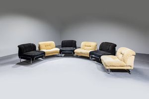 PRODUZIONE ITALIANA - Set composto da divano modulare e poltrone con struttura in acciaio cromato  imbottitura rivestita in velluto.  [..]