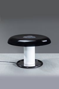 PRODUZIONE ITALIANA - Lampada da tavolo con base in metallo  paralume  e struttura in vetro a due colori. h cm 30x47