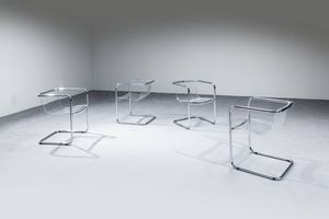 C2 : Quattro sedie con struttura in tubolare d'acciaio  seduta in materiale plastico. Prod. C2 anni '70 cm 67 5x50x52  - Asta Design - Associazione Nazionale - Case d'Asta italiane