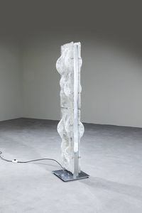 MAZZEGA : Lampada da terra con struttura in metallo cromato e diffusori in vetro. Prod. Mazzega anni '70  h cm 131 5x30x28  - Asta Design - Associazione Nazionale - Case d'Asta italiane