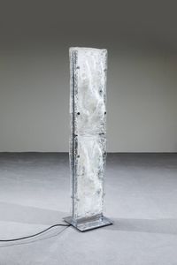 MAZZEGA : Lampada da terra con struttura in metallo cromato e diffusori in vetro. Prod. Mazzega anni '70  h cm 131 5x30x28  - Asta Design - Associazione Nazionale - Case d'Asta italiane