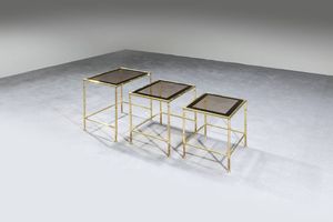 PRODUZIONE ITALIANA - Tre tavolini con struttura in ottone e piano in vetro.  Anni '70 cm 46x39x52 cm 42 5x47x38 cm 38 7x42 5x36 5