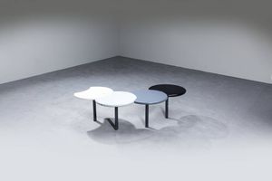 ISAO HOSOE  ANN MARINELLI : Tavolino in legno laccato formato da quattro cerchi mobili poggianti su basi in legno laccato. Prod. Arflex anni '80 cm 42 5x88x88  Difetti  - Asta Design - Associazione Nazionale - Case d'Asta italiane