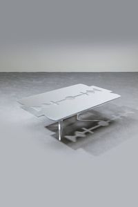 TOSETTI ANDREA : Tavolino in plexiglass. Firma dell'artista sulla base e numerazione 1 di 8 Anni 2000 cm 36x127x79 5  - Asta Design - Associazione Nazionale - Case d'Asta italiane