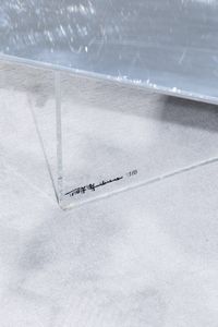 TOSETTI ANDREA : Tavolino in plexiglass. Firma dell'artista sulla base e numerazione 1 di 8 Anni 2000 cm 36x127x79 5  - Asta Design - Associazione Nazionale - Case d'Asta italiane