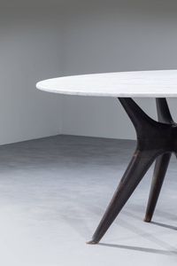 PRODUZIONE ITALIANA : Tavolo con struttura in legno e piano rotondo in marmo bianco. Anni '50 cm 75x125 5  - Asta Design - Associazione Nazionale - Case d'Asta italiane