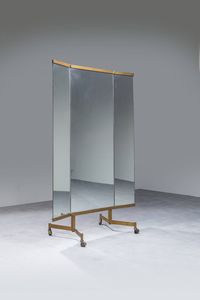PRODUZIONE ITALIANA : Specchio con struttura in ferro verniciato  ottone e vetro specchiato. Anni '50 cm 171x58x113  - Asta Design - Associazione Nazionale - Case d'Asta italiane