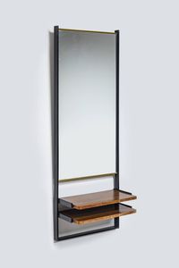 PRODUZIONE ITALIANA - Specchio con struttura in ferro  particolari in ottone e mensole in legno.  Anni '50 cm 135 5x50x25