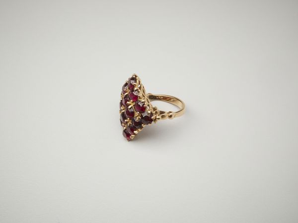 . : Anello in oro rosa 18 carati con granati rossi  - Asta Asta 402 | GIOIELLI - OROLOGI Online - Associazione Nazionale - Case d'Asta italiane