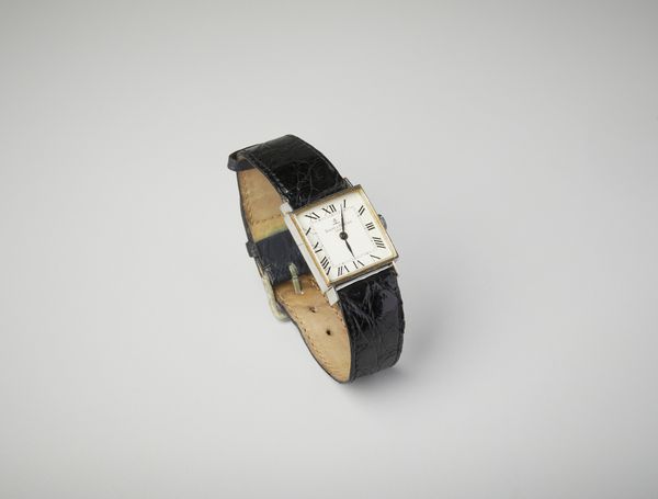 Baume & Mercier : Orologio in acciaio di forma quadrata con movimento meccanico e indici romani con cinturino in pelle nera con astuccio originale.  - Asta Asta 402 | GIOIELLI - OROLOGI Online - Associazione Nazionale - Case d'Asta italiane