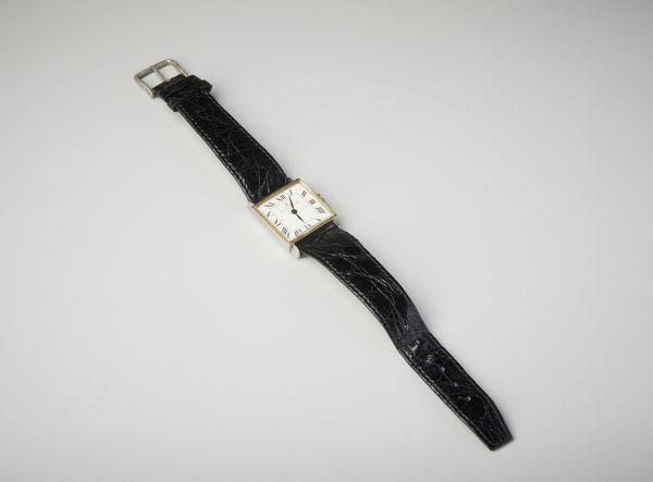 Baume & Mercier : Orologio in acciaio di forma quadrata con movimento meccanico e indici romani con cinturino in pelle nera con astuccio originale.  - Asta Asta 402 | GIOIELLI - OROLOGI Online - Associazione Nazionale - Case d'Asta italiane