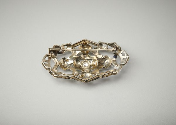 . : Spilla ciondolo in oro bianco 18 carati e diamant taglio antico e rose per un totale di 0.35 ct.  - Asta Asta 402 | GIOIELLI - OROLOGI Online - Associazione Nazionale - Case d'Asta italiane