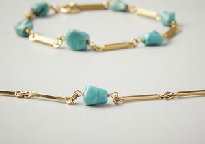 . : Collana e bracciale in oro giallo 18 carati con 'pepite' di turchese naturale  - Asta Asta 402 | GIOIELLI - OROLOGI Online - Associazione Nazionale - Case d'Asta italiane
