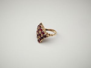 . : Anello in oro rosa 18 carati con granati rossi  - Asta Asta 402 | GIOIELLI - OROLOGI Online - Associazione Nazionale - Case d'Asta italiane