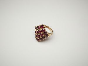 . : Anello in oro rosa 18 carati con granati rossi  - Asta Asta 402 | GIOIELLI - OROLOGI Online - Associazione Nazionale - Case d'Asta italiane