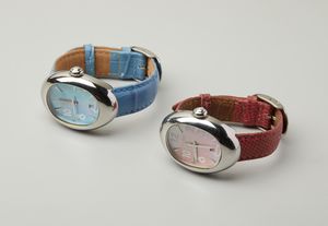 LOCMAN - Due orologi in acciaio con cassa ovale con cinturino rosso e azzurro.