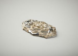 . : Spilla ciondolo in oro bianco 18 carati e diamant taglio antico e rose per un totale di 0.35 ct.  - Asta Asta 402 | GIOIELLI - OROLOGI Online - Associazione Nazionale - Case d'Asta italiane