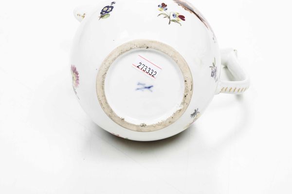 Caffettiera<BR>Meissen, verso il 1750  - Asta Porcellane venete ed europee di un'importante Famiglia veneziana - Associazione Nazionale - Case d'Asta italiane