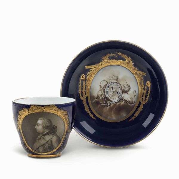 Tazza con piattino raffigurante re Giorgio III dInghilterra<BR>Meissen, periodo Marcolini, 1774-1814  - Asta Porcellane venete ed europee di un'importante Famiglia veneziana - Associazione Nazionale - Case d'Asta italiane
