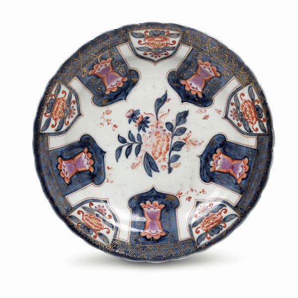 Piatto<BR>Vienna, Manifattura Du Paquier, 1730 circa  - Asta Porcellane venete ed europee di un'importante Famiglia veneziana - Associazione Nazionale - Case d'Asta italiane