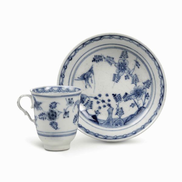 Tazza con piattino<BR>Vienna, Manifattura Imperiale, terzo quarto del XVIII secolo<BR><BR>  - Asta Porcellane venete ed europee di un'importante Famiglia veneziana - Associazione Nazionale - Case d'Asta italiane