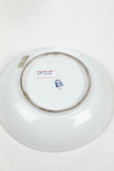 Tazza con piattino<BR>Vienna, Manifattura Imperiale, 1760-1780 circa<BR>Pittura di Jacob Ressler<BR>  - Asta Porcellane venete ed europee di un'importante Famiglia veneziana - Associazione Nazionale - Case d'Asta italiane