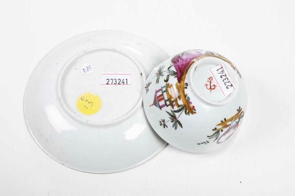 Rara tazza con piattino<BR>Venezia, Manifattura Cozzi, 1770 circa<BR>  - Asta Porcellane venete ed europee di un'importante Famiglia veneziana - Associazione Nazionale - Case d'Asta italiane