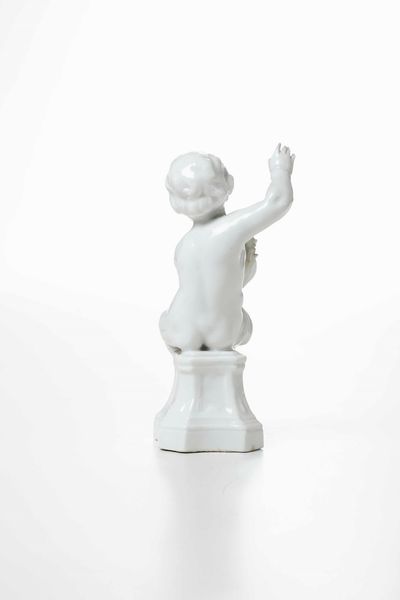Figurina di putto<BR>Vienna, Manifattura Imperiale, 1750 circa  - Asta Porcellane venete ed europee di un'importante Famiglia veneziana - Associazione Nazionale - Case d'Asta italiane