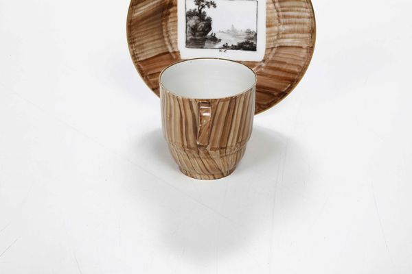 Tazza con piattino<BR>Germania, Manifattura di Frankenthal, ultimo quarto del XVIII secolo  - Asta Porcellane venete ed europee di un'importante Famiglia veneziana - Associazione Nazionale - Case d'Asta italiane