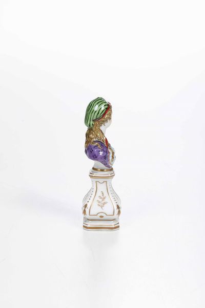 Bustino<BR>Berlino, Regia Manifattura di porcellane, 1760-1770<BR><BR>  - Asta Porcellane venete ed europee di un'importante Famiglia veneziana - Associazione Nazionale - Case d'Asta italiane