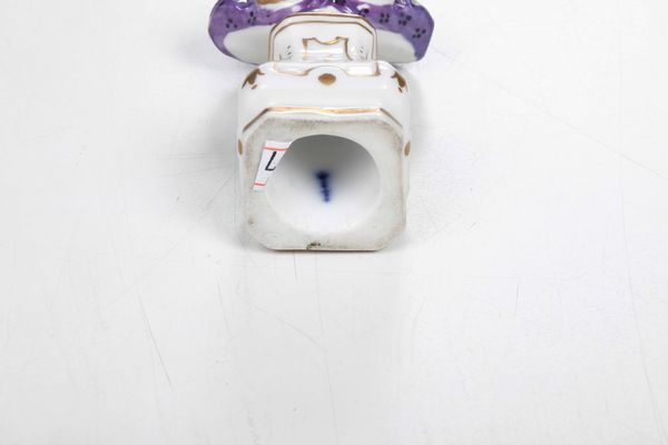 Bustino<BR>Berlino, Regia Manifattura di porcellane, 1760-1770<BR><BR>  - Asta Porcellane venete ed europee di un'importante Famiglia veneziana - Associazione Nazionale - Case d'Asta italiane