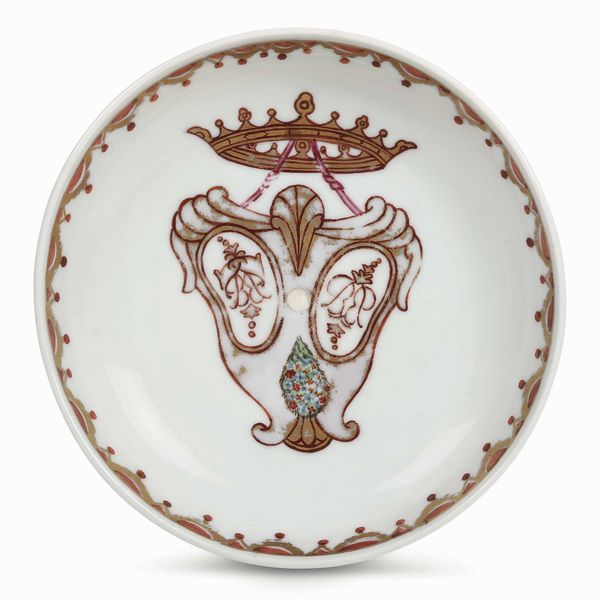 Piattino Brignole-Raggi<BR>Venezia, Manifattura Vezzi, 1724-1727<BR>  - Asta Porcellane venete ed europee di un'importante Famiglia veneziana - Associazione Nazionale - Case d'Asta italiane