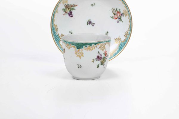 Tazza con piattino<BR>Venezia, Manifattura Cozzi, 1770-1790<BR>  - Asta Porcellane venete ed europee di un'importante Famiglia veneziana - Associazione Nazionale - Case d'Asta italiane