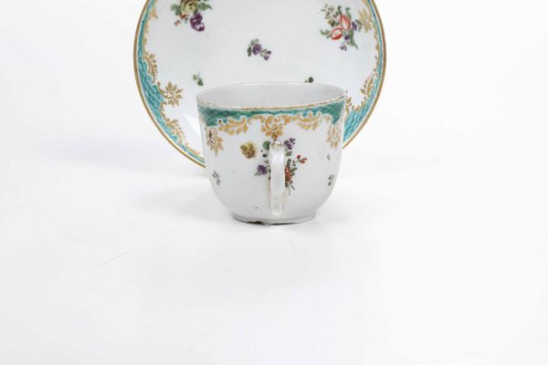 Tazza con piattino<BR>Venezia, Manifattura Cozzi, 1770-1790<BR>  - Asta Porcellane venete ed europee di un'importante Famiglia veneziana - Associazione Nazionale - Case d'Asta italiane